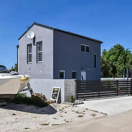 Casa de Férias Stunning In With Sauna Biograd Na Moru