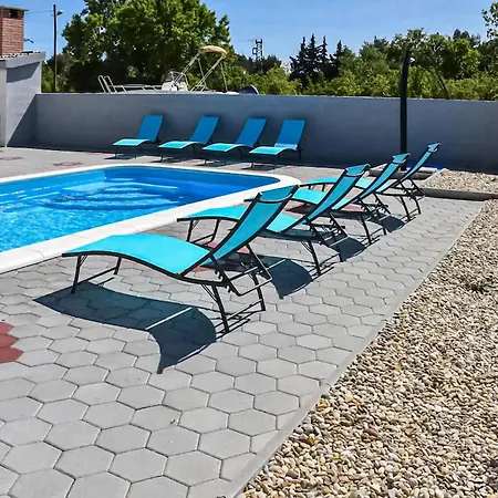 Cozy In With Sauna בית נופש ביוגראד נה מורו