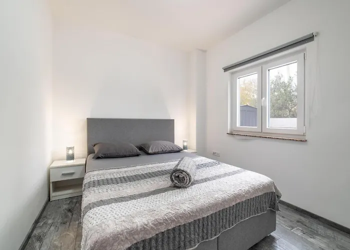 Vakantiehuis Cozy In With Sauna Biograd Na Moru